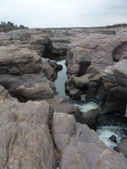 The gorge starting appearing as we walked on.