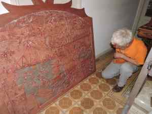 Pepe explaining a work about Carmelo.