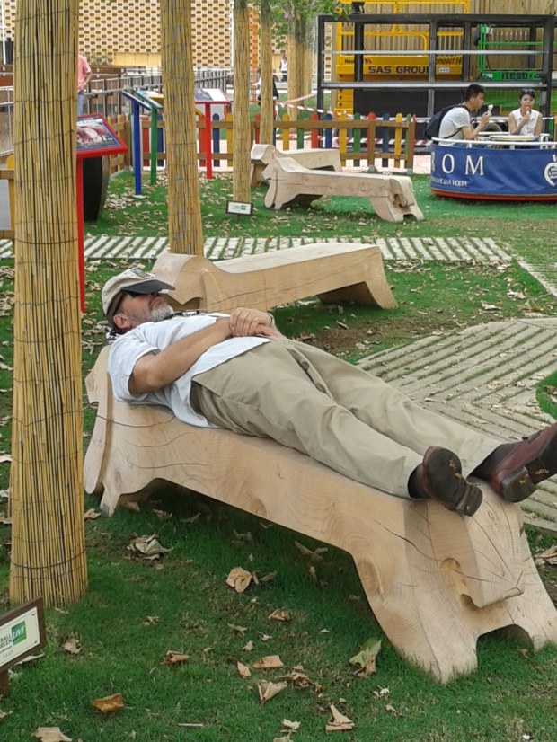 The bushsnob "hard" dog siesta.