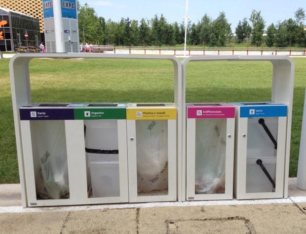 Litter management options open to the visitors.
